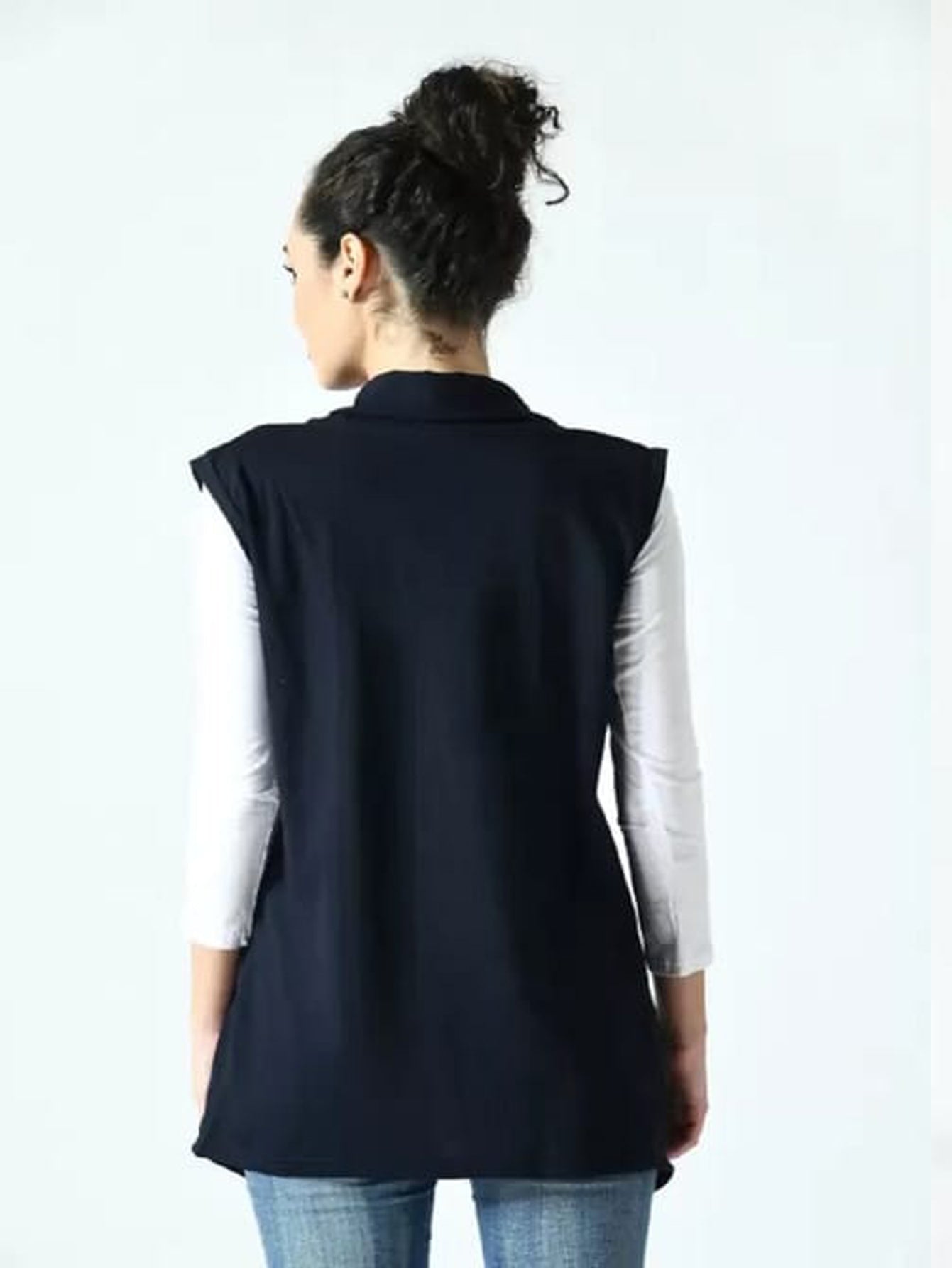 Ladies Trending sleeveless shrug