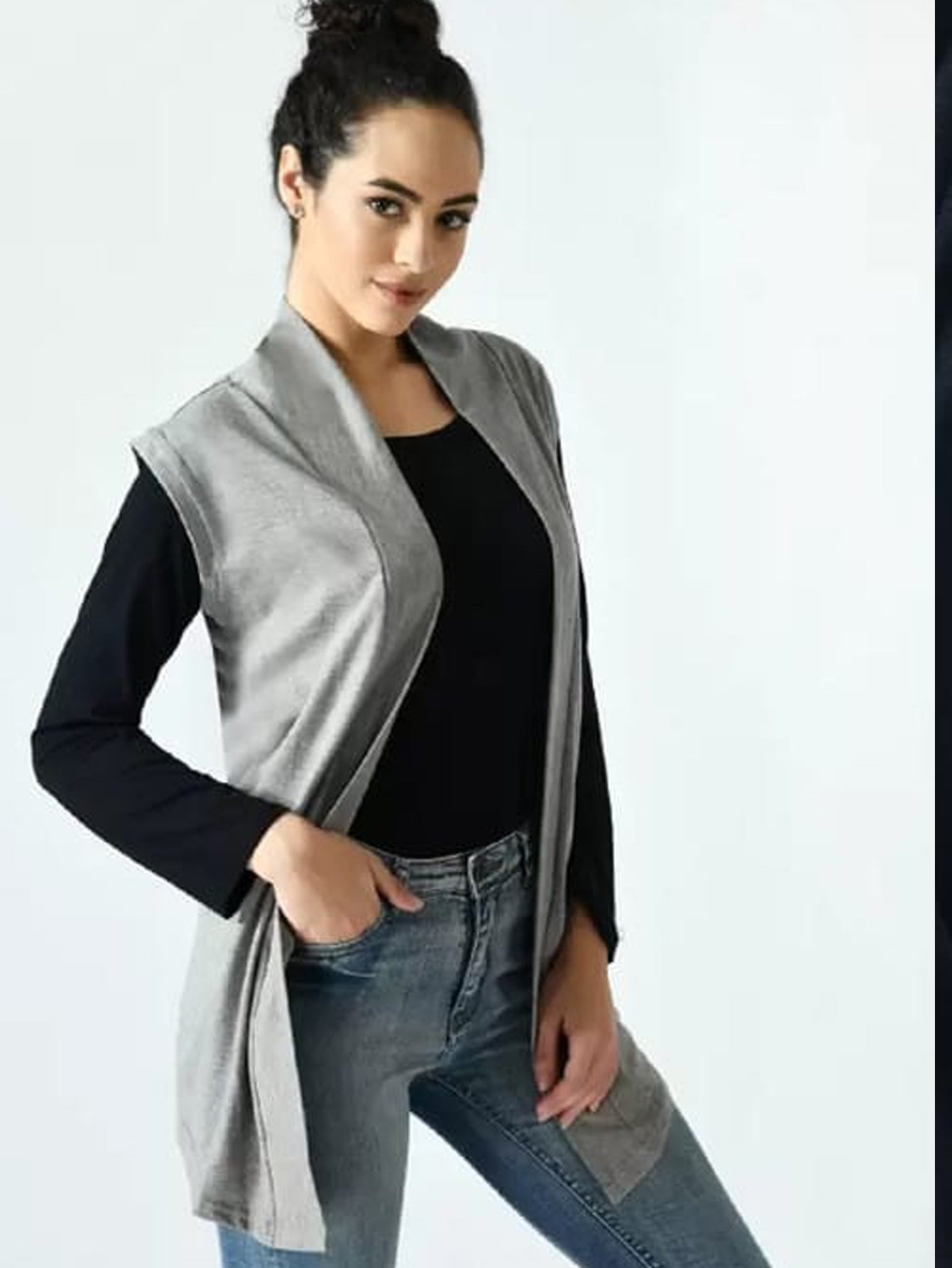 Ladies Trending sleeveless shrug